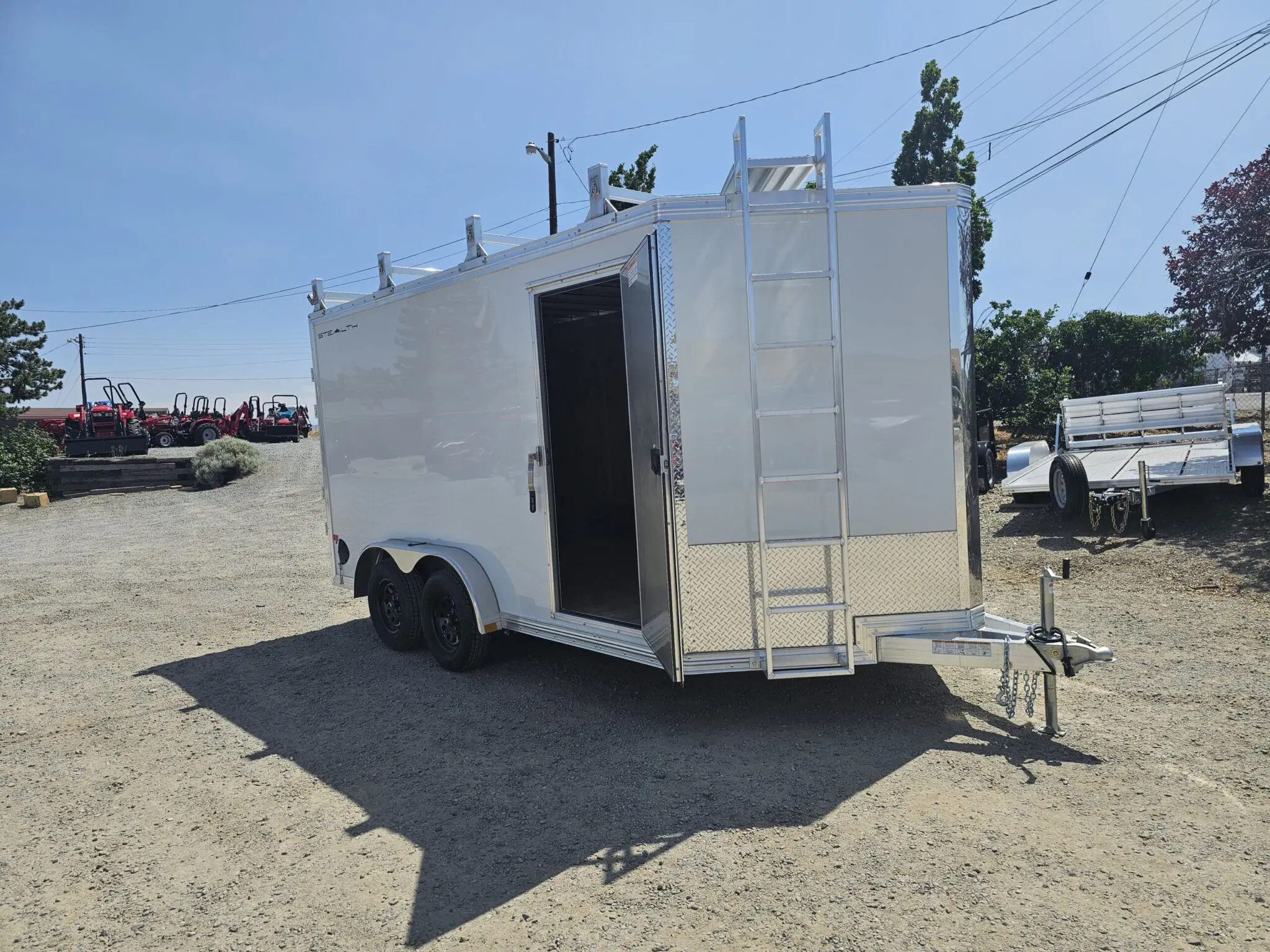 2025 CargoPro 7.5'x14' V-Nose Stealth Trailer w/Contractor Pkg - Image 17