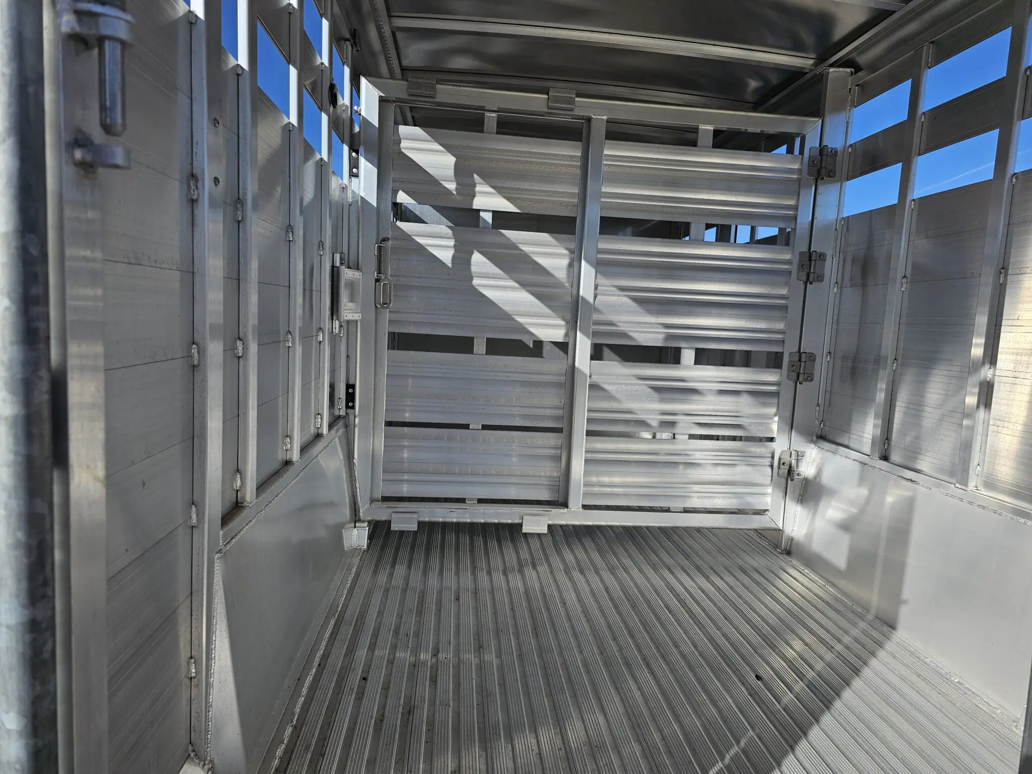 2023 Featherlite 8413 7'x20' Stock Trailer - Image 9