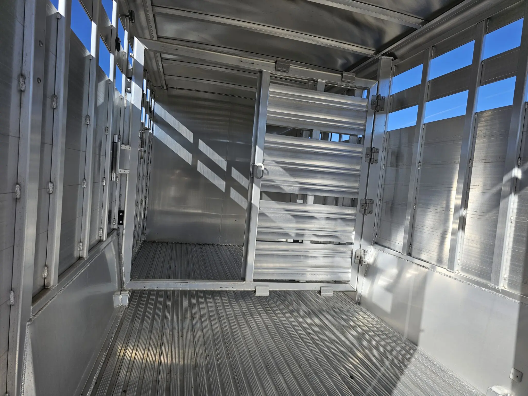 2023 Featherlite 8413 7'x20' Stock Trailer - Image 10