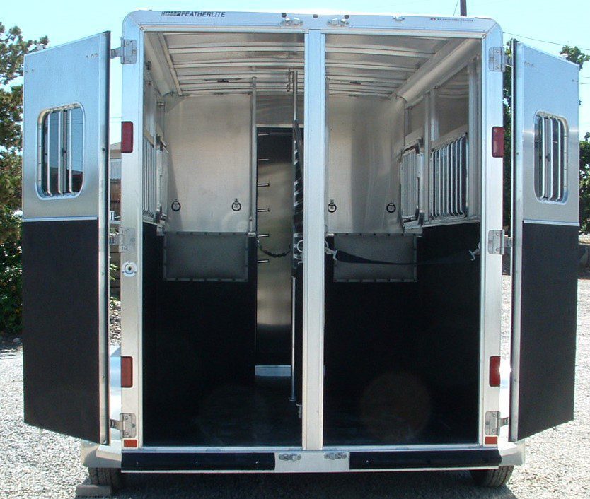 2016 FEATHERLITE 9402 2 HORSE STRAIGHT LOAD REAR INTERIOR VIEW
