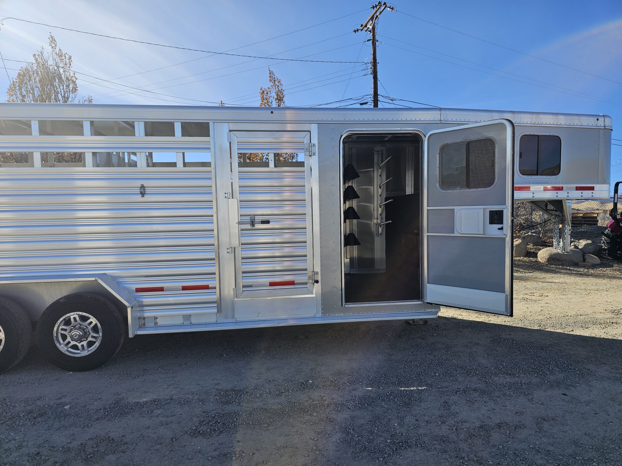 2023 Featherlite 8413 7'x20' Stock Trailer - Image 13